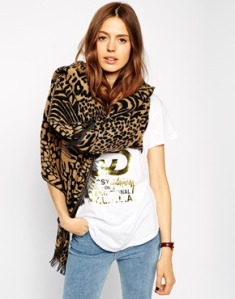 Camille un point c'est tout écharpe oversize motif tigre léopard