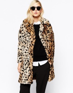 Camille un point c'est tout manteau fourrure léopard